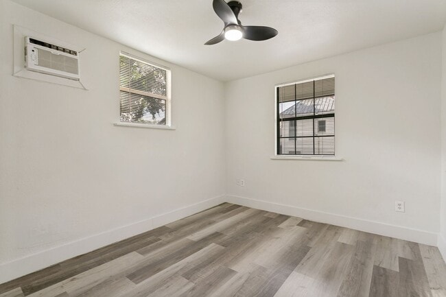 Building Photo - CHARMING 1-BEDROOM CASITA IN DENVER HEIGHTS