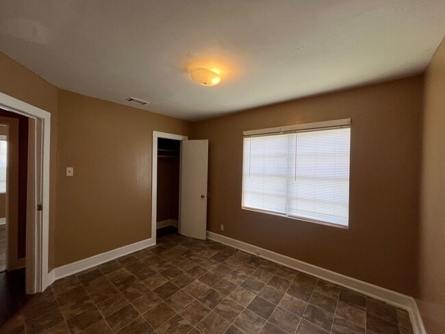 Building Photo - 3330 Iantha St