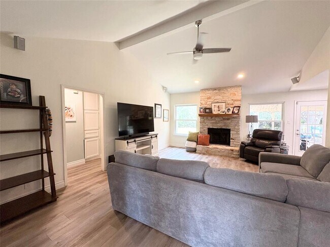 Building Photo - 1404 Cedar Park Dr