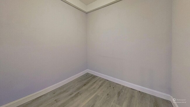 Building Photo - Murray Hill 3 bedroom