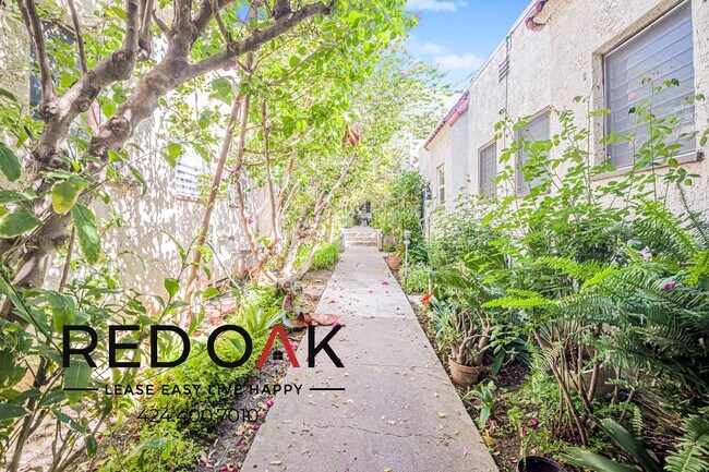 Building Photo - 806 Lucile Ave