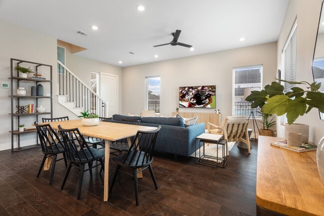 Building Photo - 256 Estates Cir