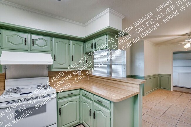 Building Photo - 518 Malden Dr