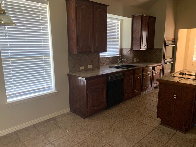 Kitchen - 6009 Wilmington Dr