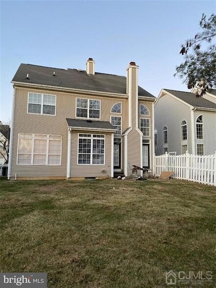 Building Photo - 33 Marion Dr