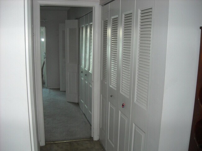 Building Photo - 358 Chatham R