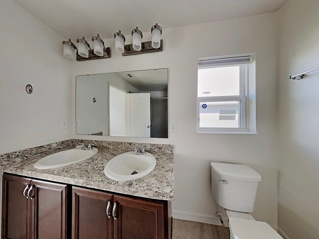 Building Photo - 4600 Glencrest Loop