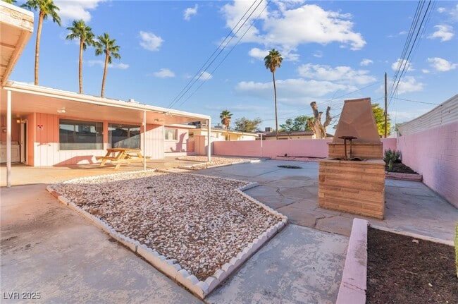 Building Photo - 2112 S Van Patten Pl