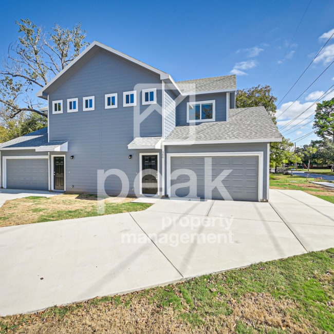 Building Photo - $1725! 3Bed/2.5Bath home in Fort Worth! SPECIAL Free APPLICATION by July 10th and use the code "2...