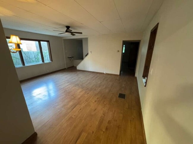 Building Photo - 122 N Holland Ave