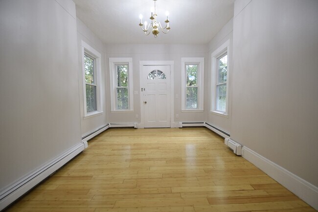 Building Photo - 24 St James St