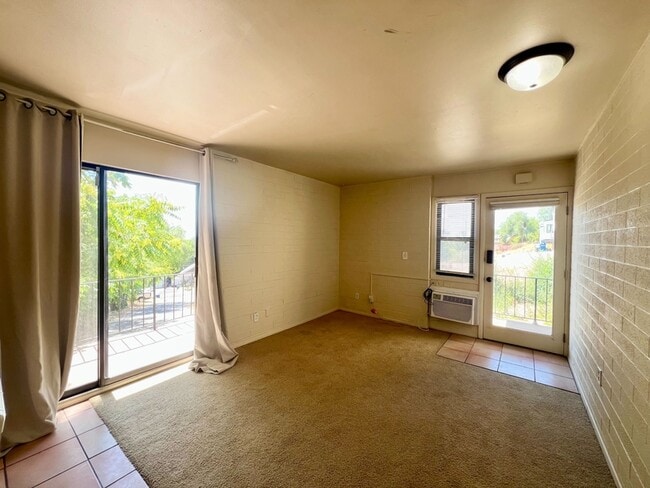 Building Photo - 599 Darwin St