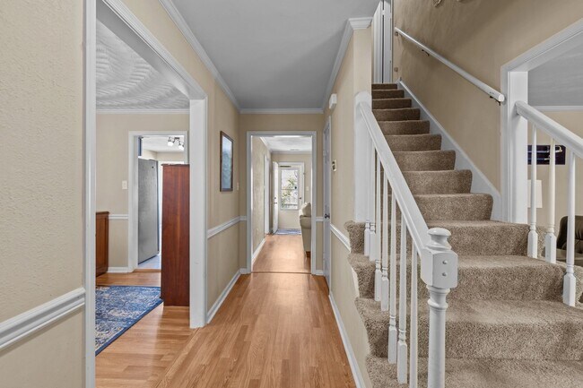 Building Photo - Spacious 4-Bed, 3-Bath Home in Virginia Beach!
