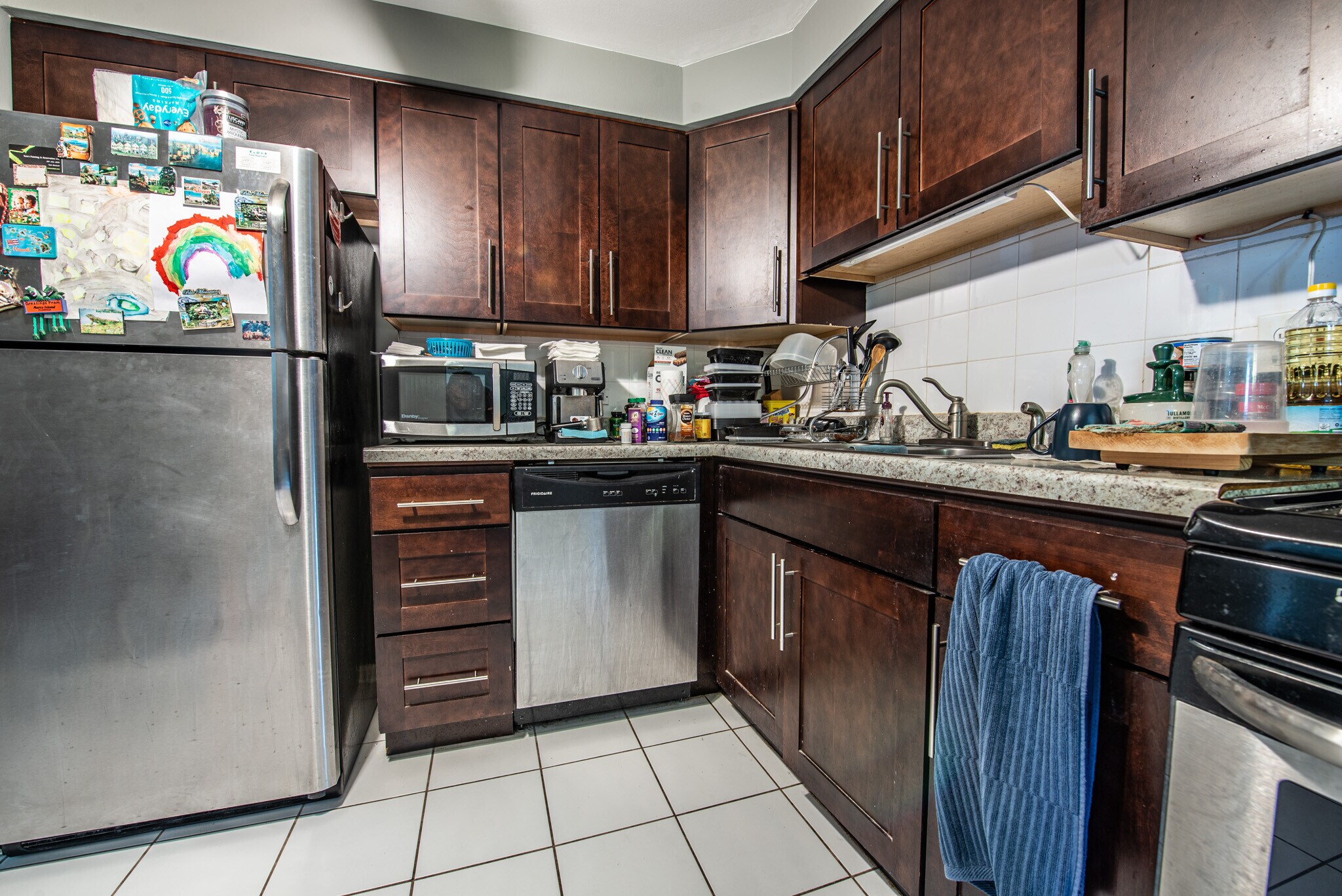 Building Photo - 5525 N Chester Ave