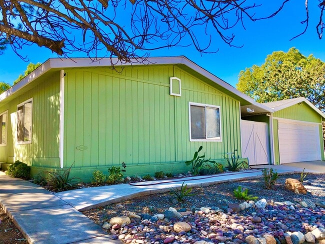 Building Photo - Awesome Updated Single Story in The Darling "Farm" Community of Wildomar, Close to Everything, bu...