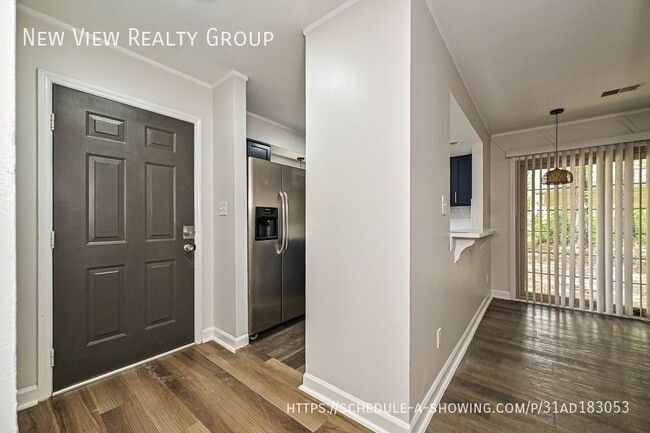 Building Photo - 8439 Country Oaks Rd