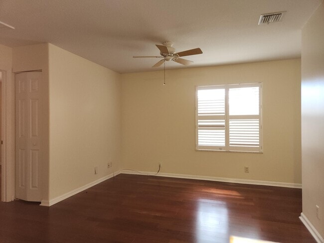 Building Photo - 5242 Victoria Cir