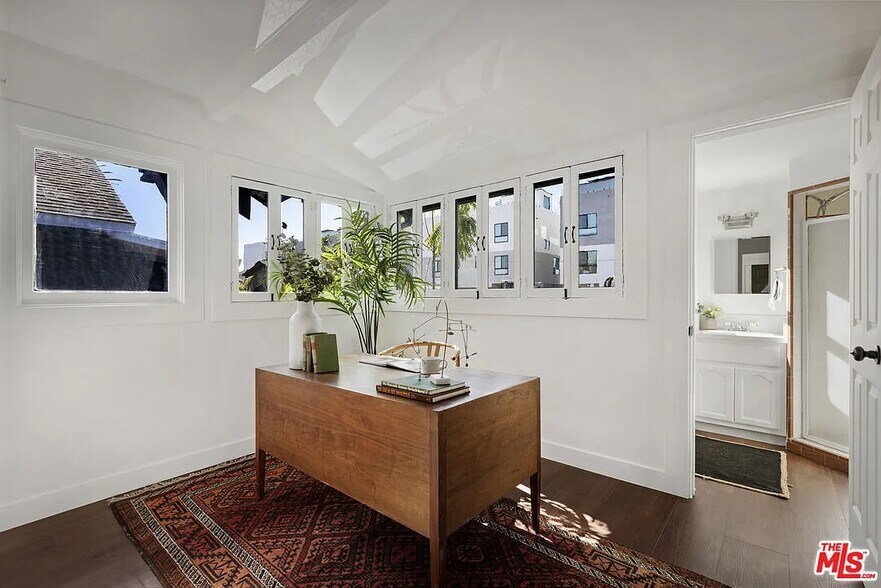 Building Photo - 3907 Walton Ave