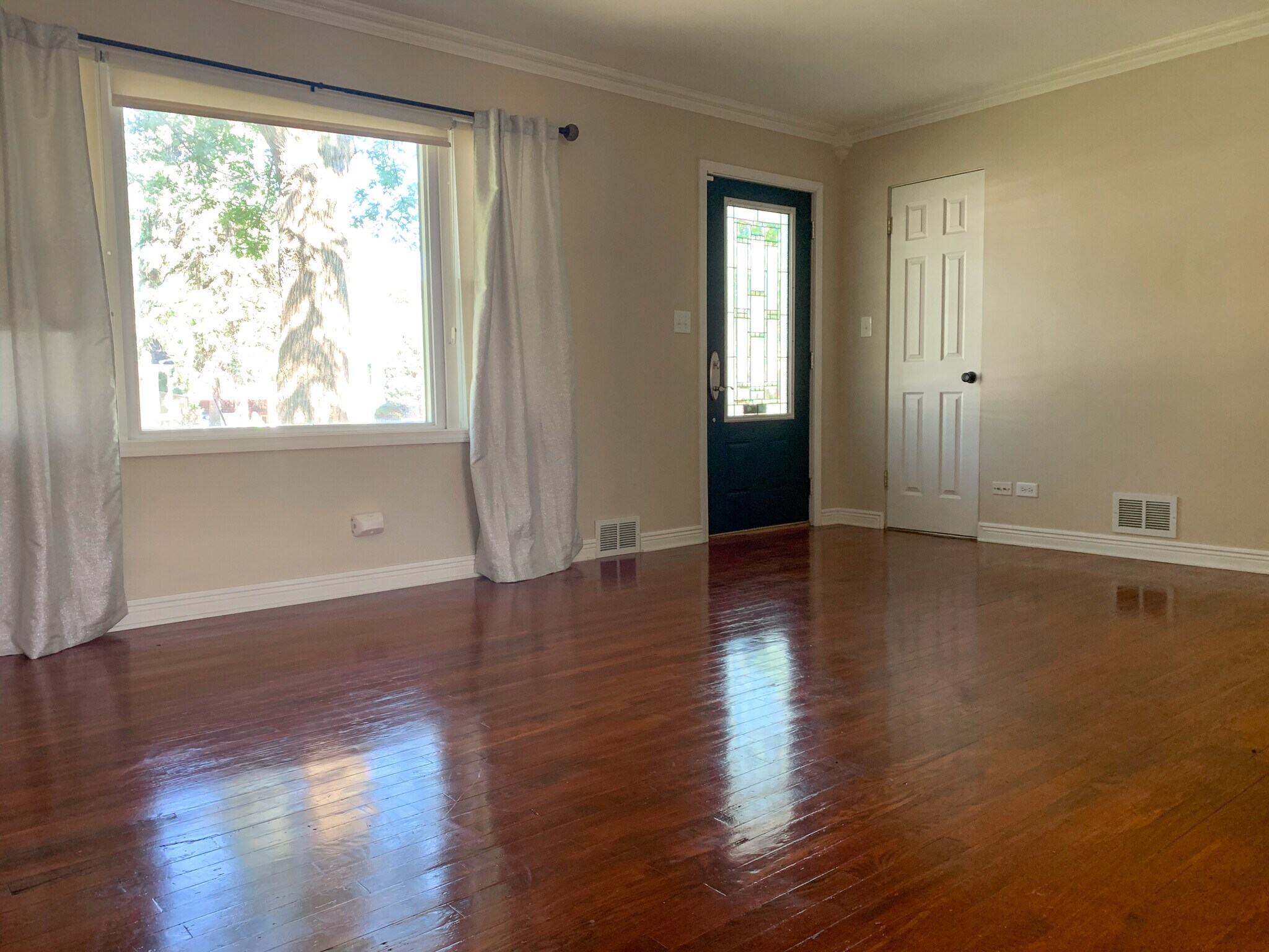 Front room, house entrance - 1336 N Eagle St
