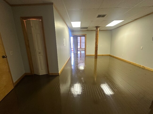 Building Photo - 120 N Main St