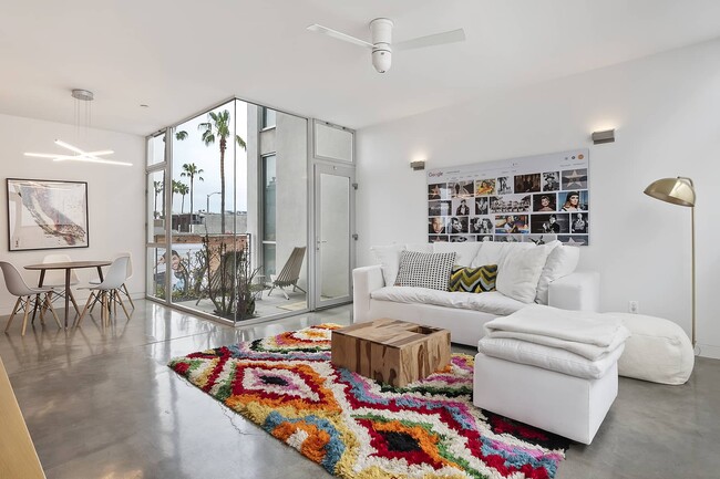 Building Photo - 1121 Abbot Kinney Blvd