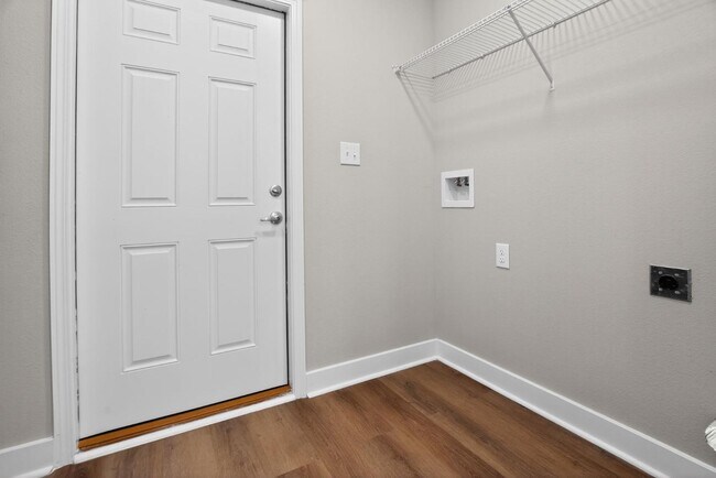 Building Photo - 7000 Smith St