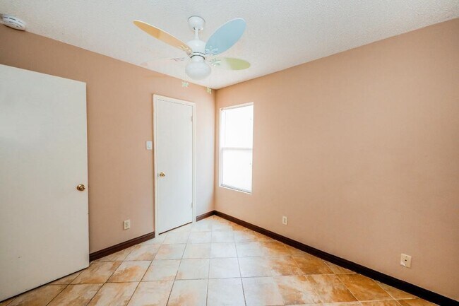 Building Photo - 11811 Fawn Dr