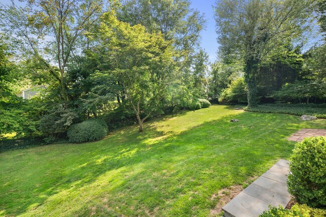Building Photo - 130 Gaymoor Dr