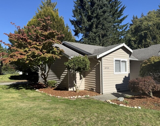 Building Photo - Single Story Duplex - Near Lake Goodwin