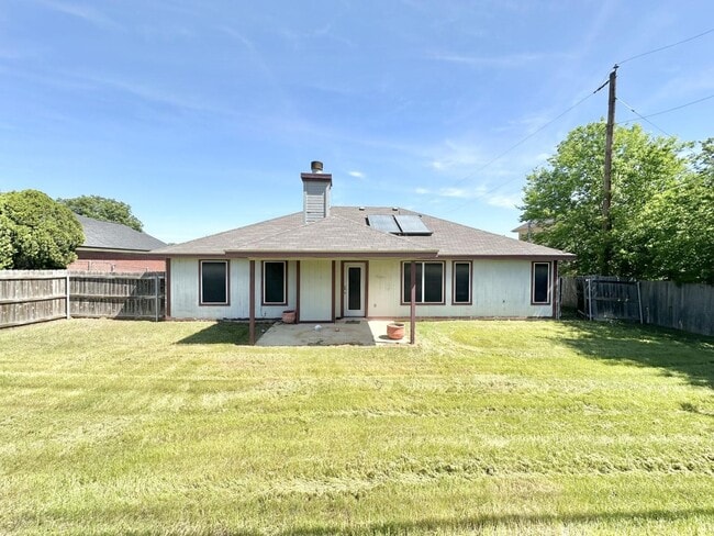 Building Photo - 1100 Clairidge Ave