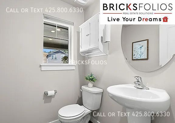 Building Photo - Captivating 5-Bedroom Home with Exceptiona...