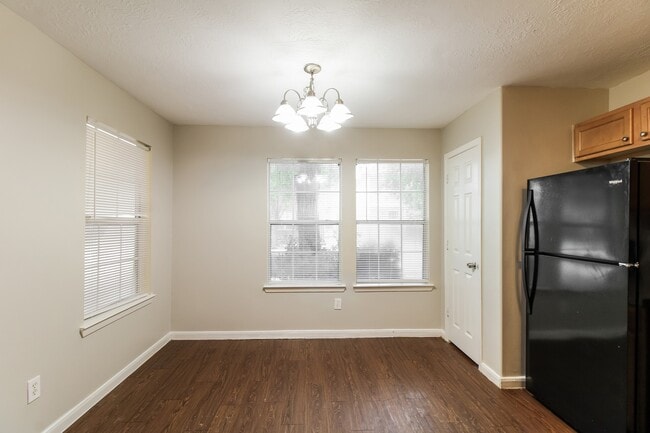 Building Photo - 6402 Mountain Pines Ln