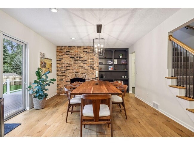 Building Photo - 18620 26th Ave N