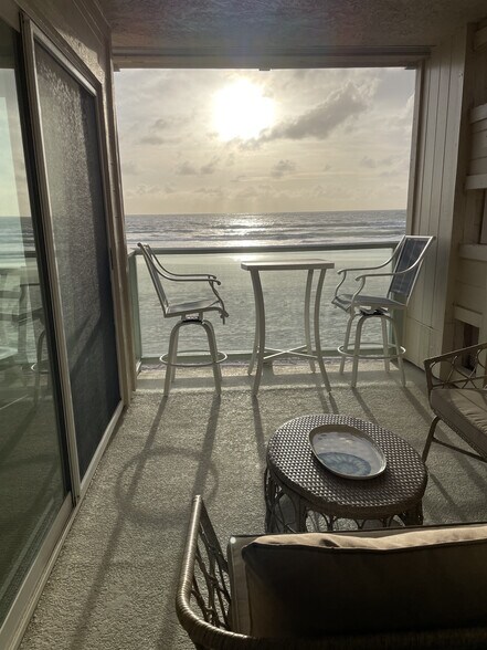 Building Photo - 3755 Ocean Front Walk