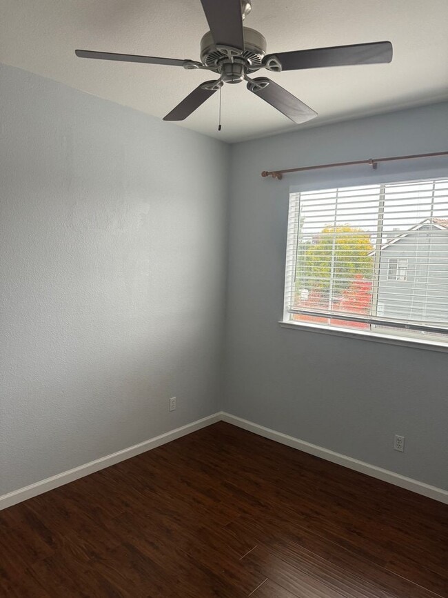 Building Photo - BEAUTIFUL TWO STORY 4 BED, 3 FULL BATH, & 2 CAR GARAGE