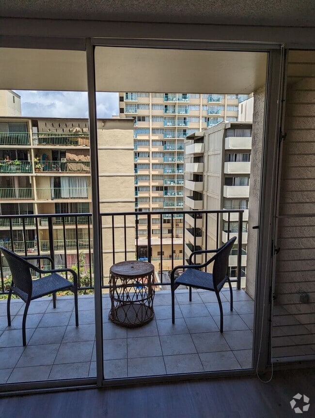 Building Photo - $1,900/mo – Furnished Studio in Waikiki | ...