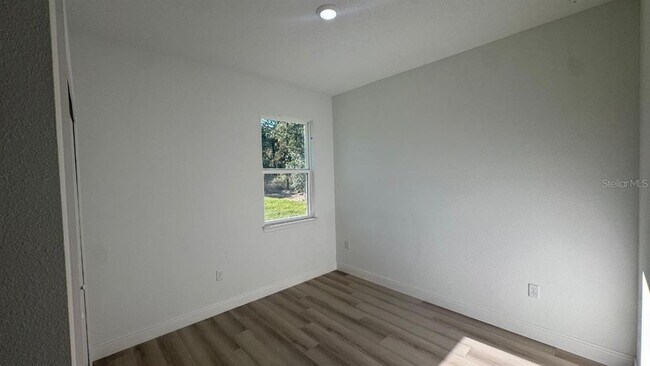 Building Photo - 9598 N Cortlandt Dr