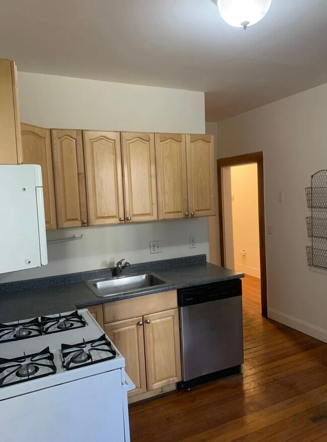 Building Photo - 60 Brookside Ave