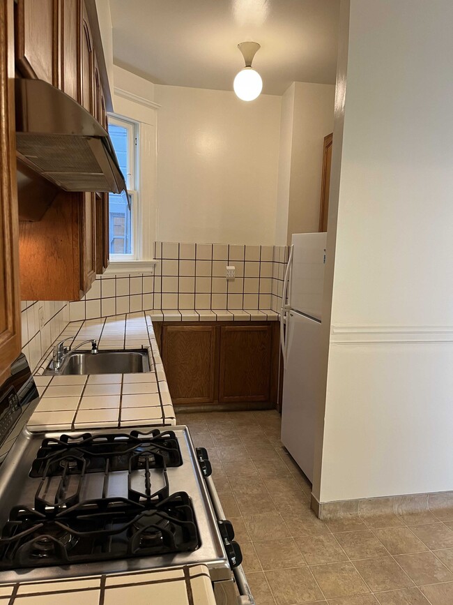 Building Photo - 1308 Dolores St