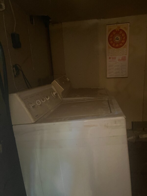 Building Photo - 675 E Victoria Ct