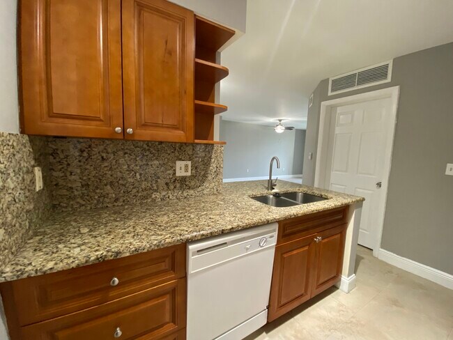 Building Photo - 2820 N Oakland Forest Dr