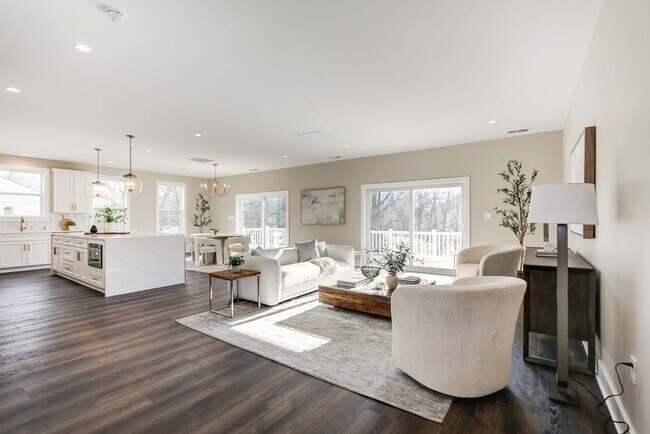 Building Photo - 2211 Farougi Ct