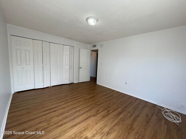Building Photo - 800 N Fiske Blvd