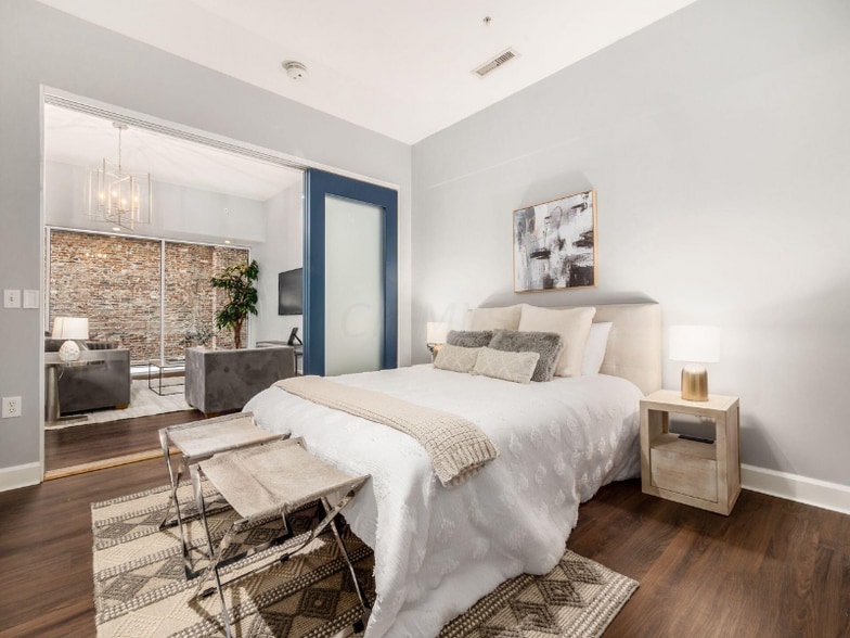 Building Photo - 106 N High St