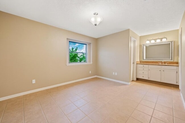 Building Photo - 19907 Lions Gate Dr