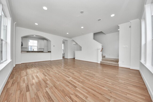 Building Photo - 3001 Murworth Dr
