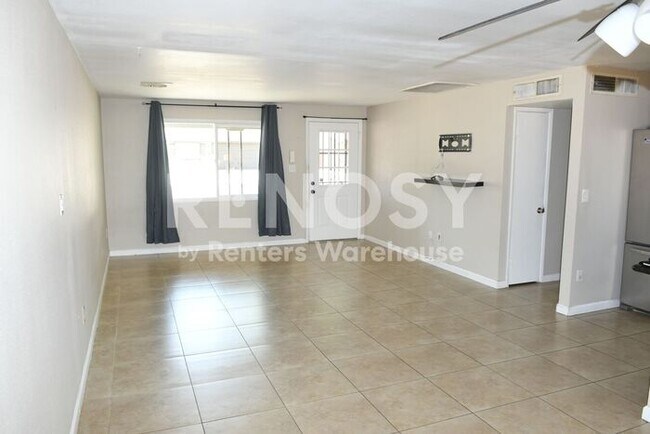 Building Photo - Updated 3 BD/2 BA/2 CG Home w/Pool Near Thunderbird & I-17 in Phoenix!