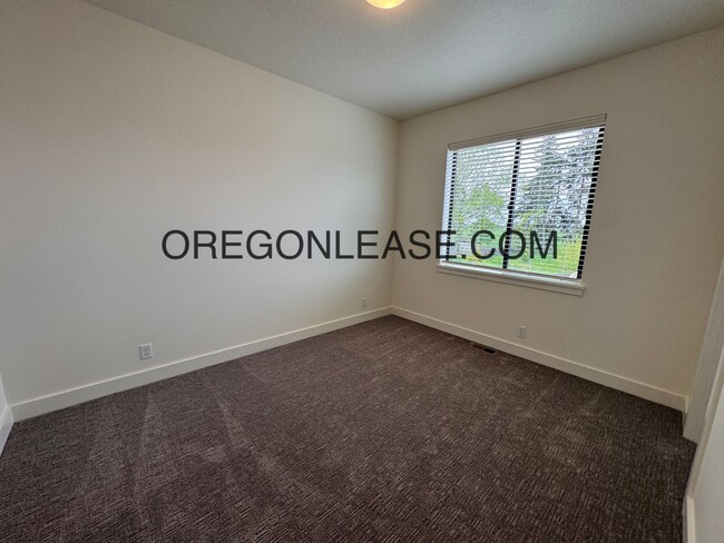Building Photo - Brand New 3-Bed, 2.5-Bath Townhouse in Coburg