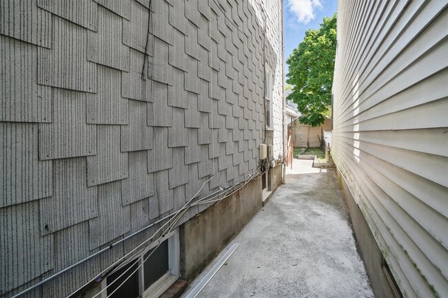 Building Photo - 419 S 7th Ave