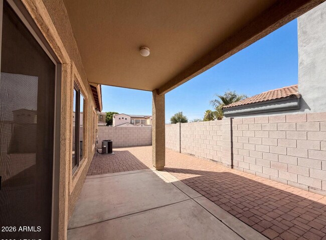 Building Photo - 606 W Beautiful Ln
